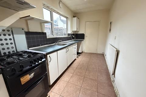 2 bedroom terraced house to rent, Hall Park Street, Wolverhampton WV14