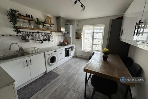1 bedroom in a flat share to rent, Hainton Close, London, E1