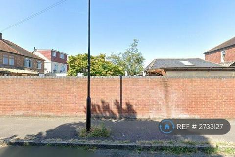 5 bedroom semi-detached house to rent, Bulstrode Road, Hounslow, TW3