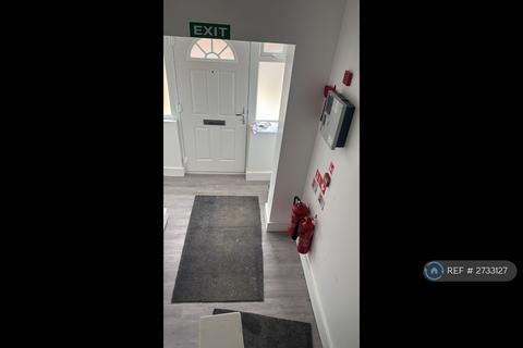 5 bedroom semi-detached house to rent, Bulstrode Road, Hounslow, TW3