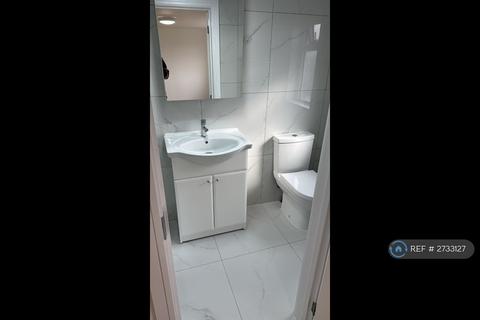 5 bedroom semi-detached house to rent, Bulstrode Road, Hounslow, TW3