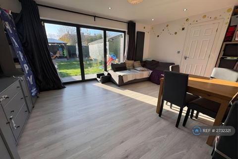 4 bedroom semi-detached house to rent, Minet Drive, Hayes, UB3