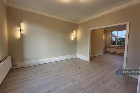 3 bedroom semi-detached house to rent, Droughts Lane, Prestwich, Manchester, M25