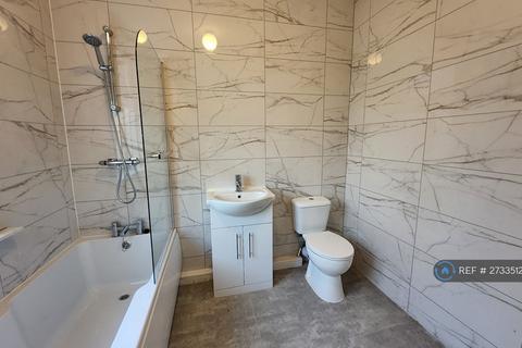 3 bedroom semi-detached house to rent, Droughts Lane, Prestwich, Manchester, M25