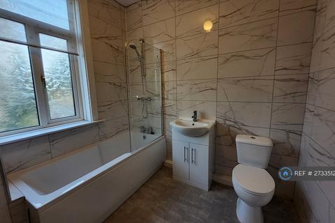 3 bedroom semi-detached house to rent, Droughts Lane, Prestwich, Manchester, M25