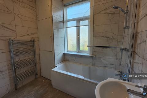 3 bedroom semi-detached house to rent, Droughts Lane, Prestwich, Manchester, M25