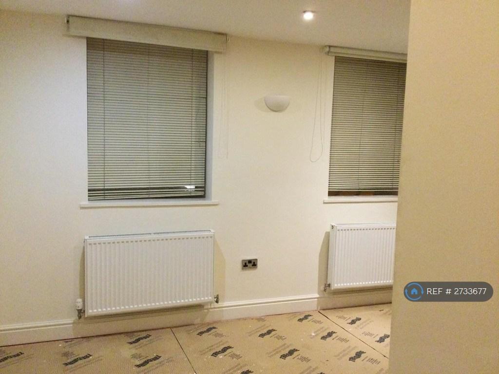 Main Bedroom -Carpet Now Fitted