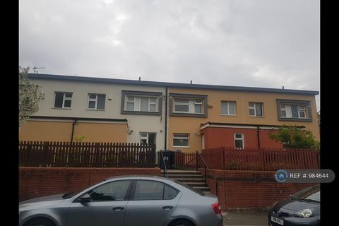 3 bedroom terraced house to rent, Crompton Street, Oldham, OL1