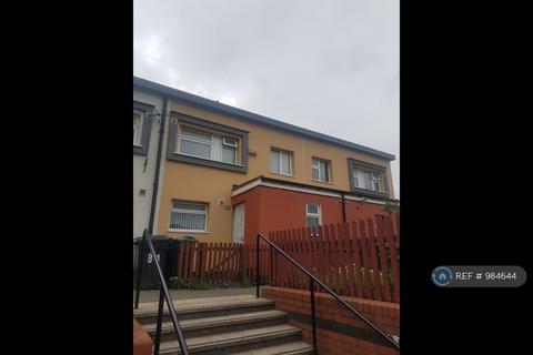 3 bedroom terraced house to rent, Crompton Street, Oldham, OL1
