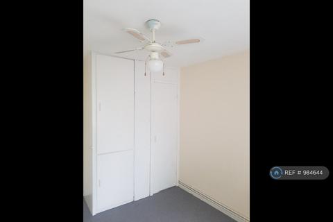 3 bedroom terraced house to rent, Crompton Street, Oldham, OL1