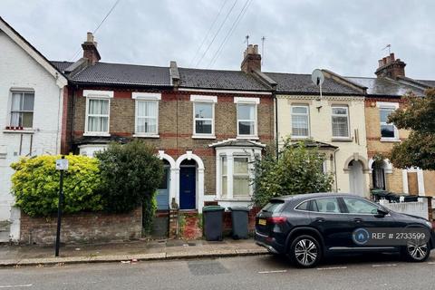 4 bedroom terraced house to rent, Tynemouth Road, London, N15