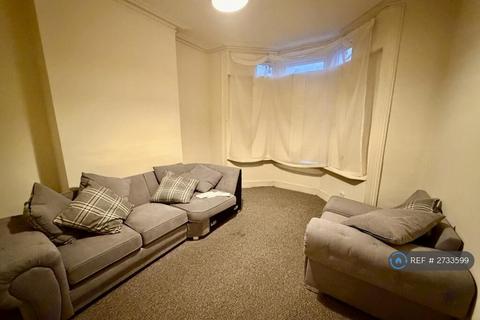 4 bedroom terraced house to rent, Tynemouth Road, London, N15