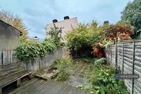 4 bedroom terraced house to rent, Tynemouth Road, London, N15