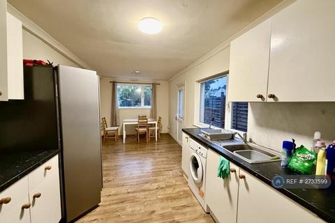 4 bedroom terraced house to rent, Tynemouth Road, London, N15