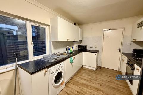 4 bedroom terraced house to rent, Tynemouth Road, London, N15