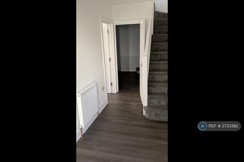 5 bedroom semi-detached house to rent, Byron Way, Hayes, UB4