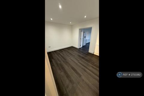 5 bedroom semi-detached house to rent, Byron Way, Hayes, UB4