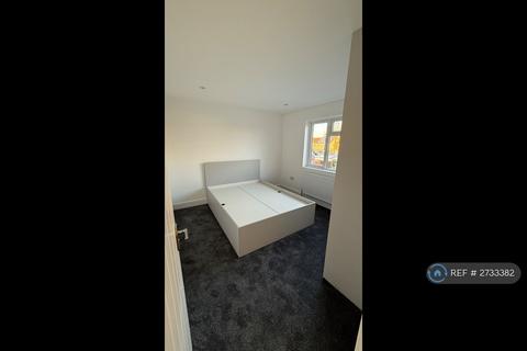 5 bedroom semi-detached house to rent, Byron Way, Hayes, UB4