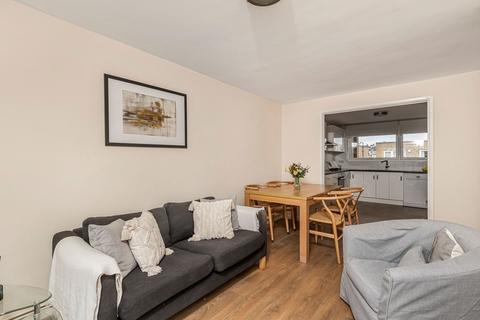 4 bedroom maisonette to rent, East Hill, London SW18
