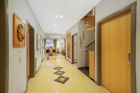 undefined, District Road, Wembley