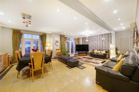 undefined, District Road, Wembley