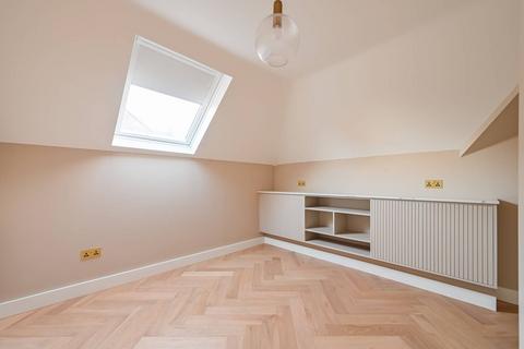 3 bedroom flat for sale, N8, Crouch End, London, N8