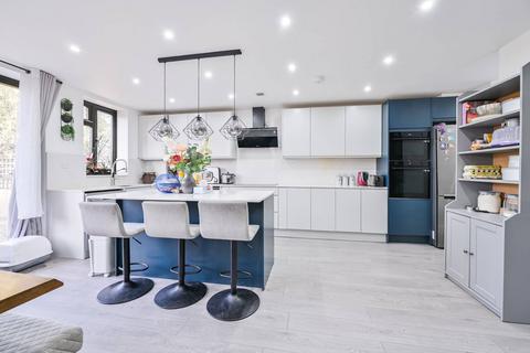 undefined, Tamworth Lane, Mitcham, CR4