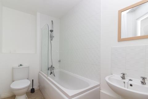 1 bedroom apartment to rent, WOBURN SANDS - Prime located 1 bedroom apartment with separate home office / studio room!