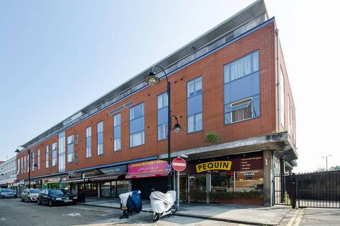3 bedroom flat for sale, Bannister House, Wealdstone, Harrow, HA3