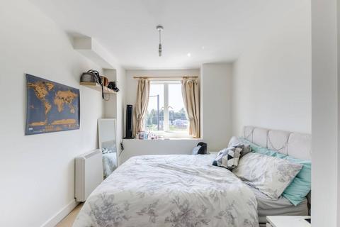 3 bedroom flat for sale, Bannister House, Wealdstone, Harrow, HA3
