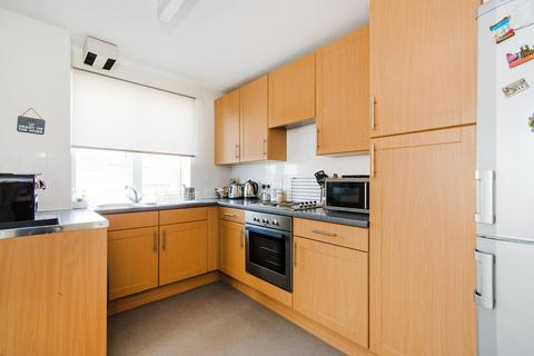 3 bedroom flat for sale, Bannister House, Wealdstone, Harrow, HA3