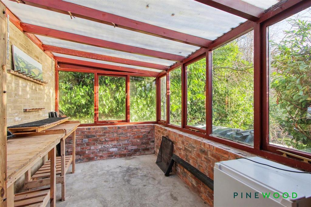 Store/potting room