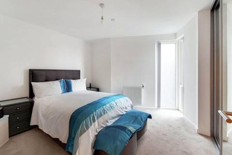 3 bedroom flat to rent, Clonmel Court, 14 Turnberry Quay, London