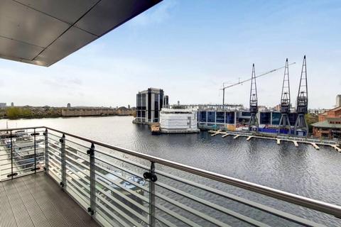 3 bedroom flat to rent, Clonmel Court, 14 Turnberry Quay, London