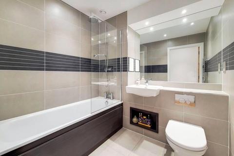 3 bedroom flat to rent, Clonmel Court, 14 Turnberry Quay, London