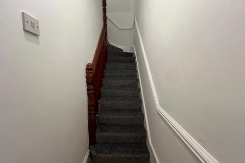 2 bedroom flat to rent, No Deposit Option, Ashgrove Road, Ilford, Essex, IG3