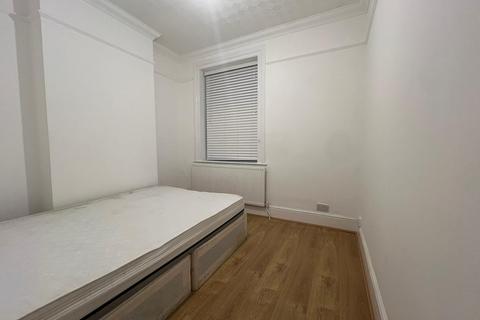 2 bedroom flat to rent, No Deposit Option, Ashgrove Road, Ilford, Essex, IG3
