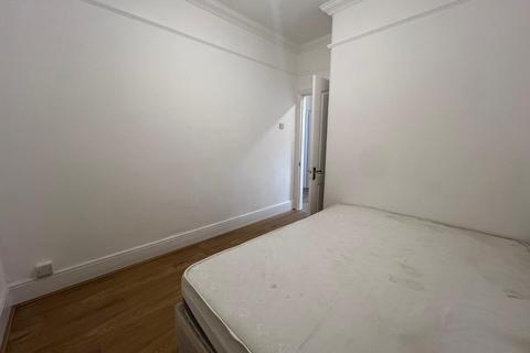 2 bedroom flat to rent, No Deposit Option, Ashgrove Road, Ilford, Essex, IG3