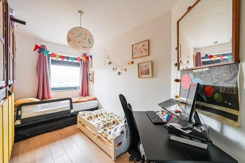2 bedroom flat for sale, 5 Thomas Fyre Drive, London E3