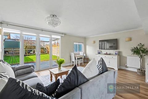 3 bedroom end of terrace house for sale, Monks Walk, Buntingford