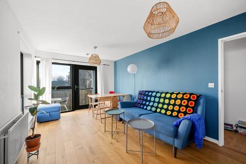 2 bedroom flat for sale, Paradise Road, London, SW4
