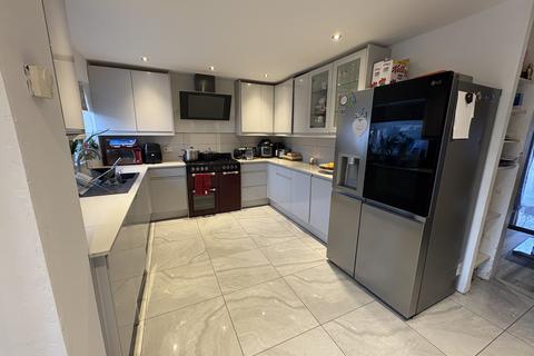 3 bedroom terraced house for sale, Telscombe Way, Luton LU2