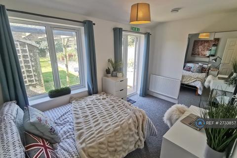 undefined, Green Road, Swindon, SN2