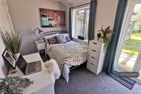 undefined, Green Road, Swindon, SN2