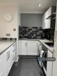 1 bedroom flat to rent, Albert Road, Bagshot, GU19