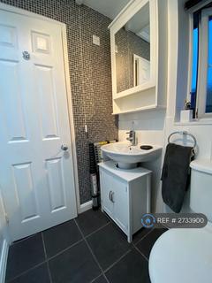 1 bedroom flat to rent, Albert Road, Bagshot, GU19
