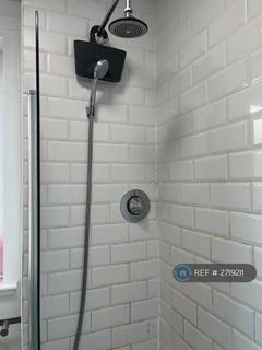 1 bedroom in a flat share to rent, Naburn Gate, Glasgow, G5