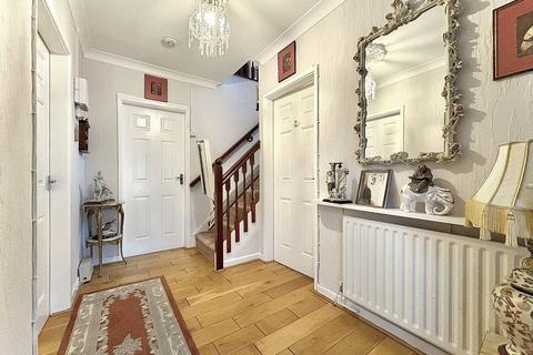 3 bedroom detached house for sale, Carlton Close, WOODSETTON, DY1 4PF