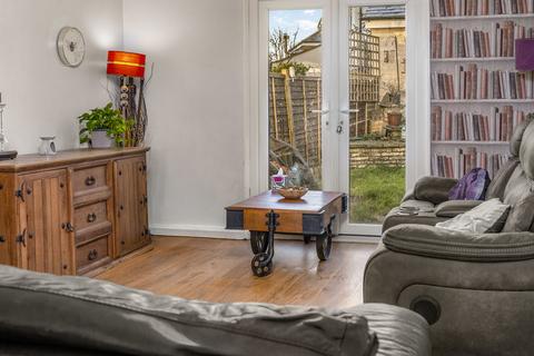 3 bedroom semi-detached house for sale, Farmfield Road, Banbury - No onward chain