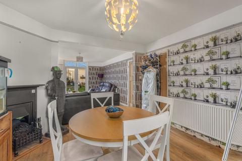 3 bedroom semi-detached house for sale, Farmfield Road, Banbury - No onward chain